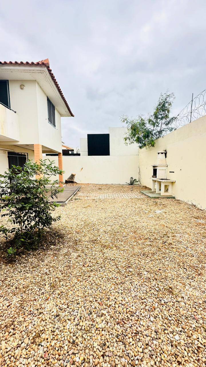 Vivenda V3 duplex no Condomínio Vila Sol – Talatona