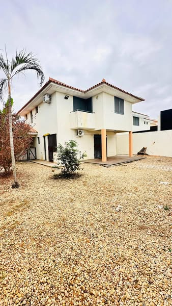 Vivenda V3 duplex no Condomínio Vila Sol – Talatona